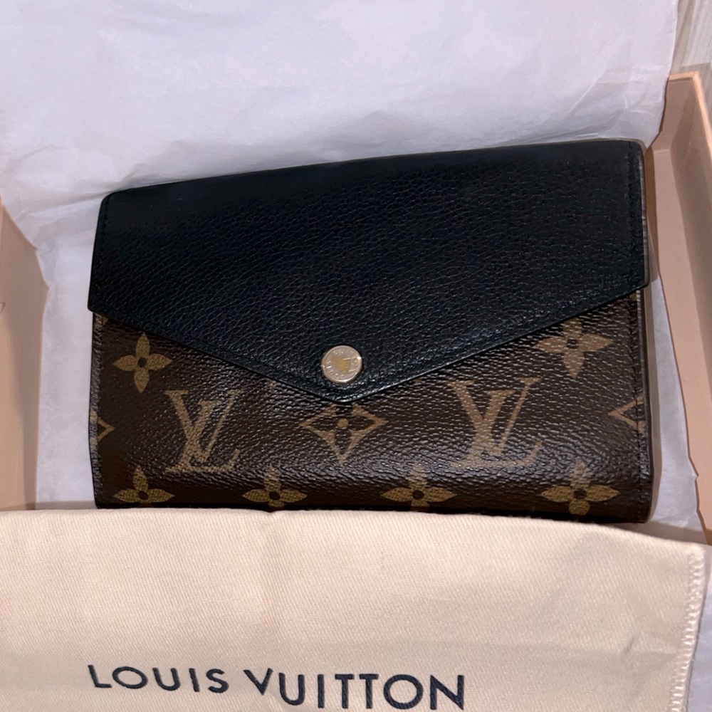Louis Vuitton Pallas Compact wallet (AUTHENTIC)